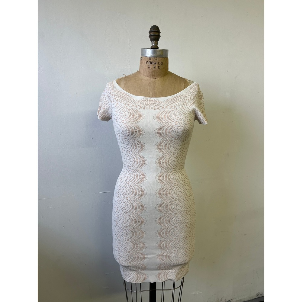 BCBGMAXAZRIA Cream Peach Scallop Jacquard Knit Bodycon Mini Dress Small UYZ67G46